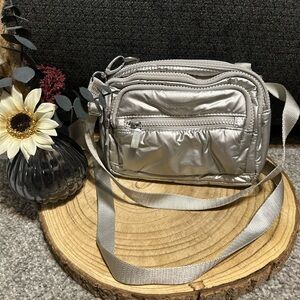 Baggallini NWT Silver Women's Triple Zipper Pocket Compartments Bag Purse